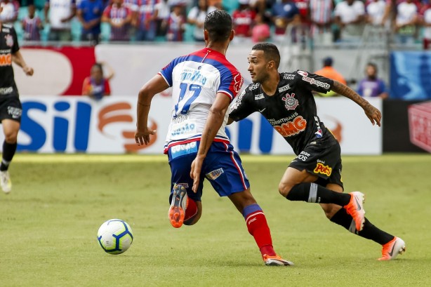 Clayson durante jogo contra o Bahia, pela estreia do Brasileirão