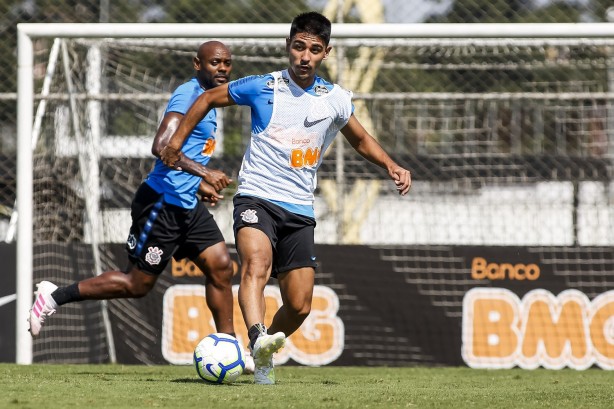 Love e Oya durante treino deste sábado no CT Joaquim Grava