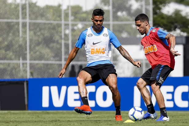 Richard e Gabriel durante treino deste sábado no CT Joaquim Grava