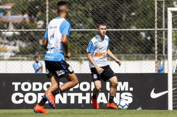 Timão durante treino deste sábado no CT Joaquim Grava