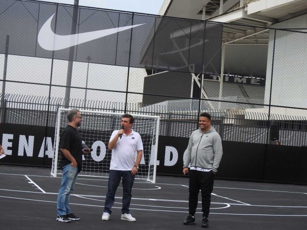 Andrs e Ronaldo durante apresentao do novo uniforme