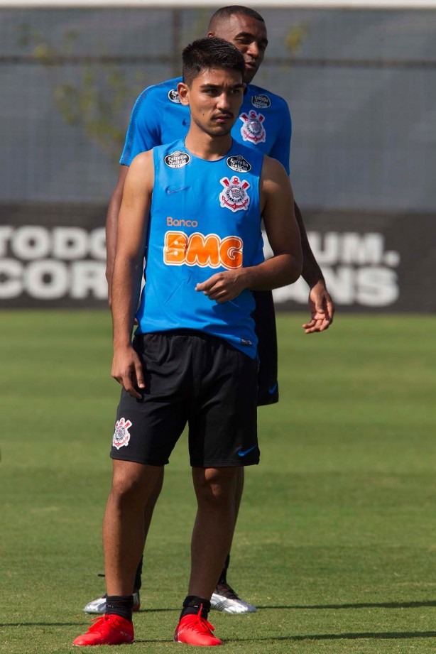 Fabrício Oya no treinamento desta terça-feira no CT