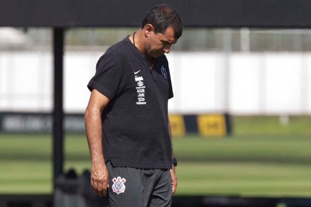 Carille durante o último treino do Corinthians antes de enfrentar a Chapecoense