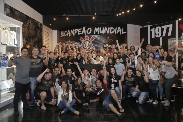 Inauguração do painel e exposição da taça