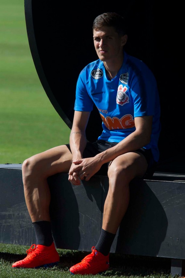 Mateus Vital durante o último treino do Corinthians antes de enfrentar a Chapecoense