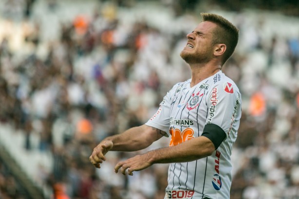 Ramiro durante partida contra a Chapecoense, pelo Brasileirão, na Arena Corinthians