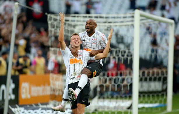 Carlos Augusto durante jogo contra a Chapecoense, pelo Brasileirão 2019