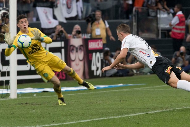 Carlos marcou o gol da vitória do Corinthians sobre a Chapecoense, pelo Brasileirão