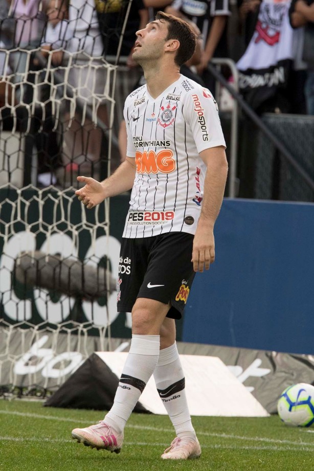 Mauro Boselli durante jogo contra a Chapecoense, na Arena Corinthians, pelo Brasileirão