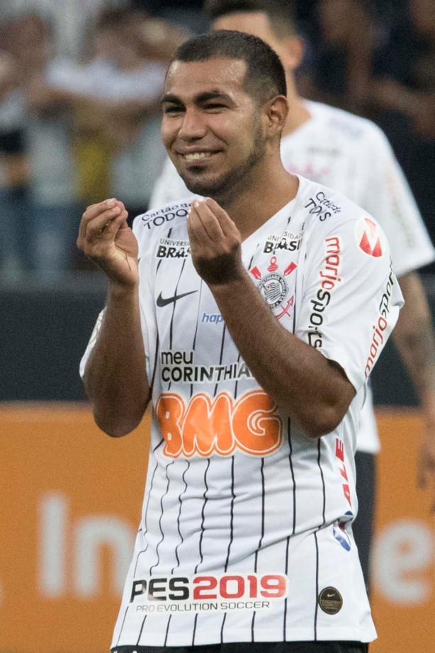 Meia Sornoza durante jogo contra a Chapecoense, na Arena Corinthians, pelo Brasileirão