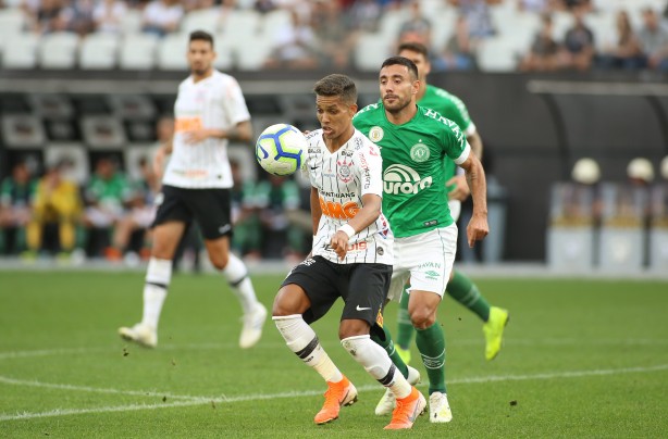 Pedrinho durante jogo contra a Chapecoense, na Arena Corinthians, pelo Brasileirão