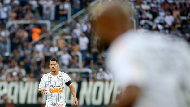 Ralf durante jogo contra a Chapecoense, na Arena Corinthians, pelo Brasileirão
