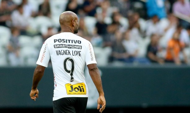 Vagner Love durante jogo contra a Chapecoense, na Arena Corinthians, pelo Brasileirão