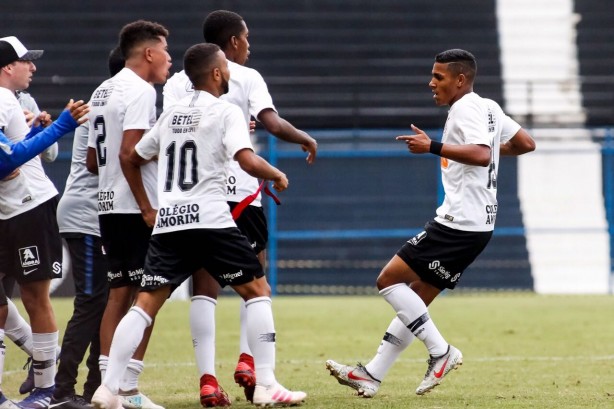 Gabriel marcou o gol de empate ao melhor estilo do Corinthians