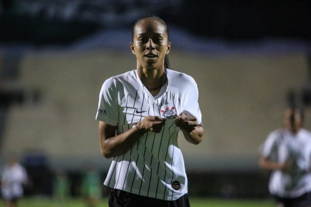 Adriana comemorando seu gol contra o Iranduba, pelo Brasileirão Feminino