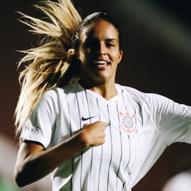 Gabi Nunes comemorando seu gol contra o Iranduba, pelo Campeonato Brasileiro Feminino