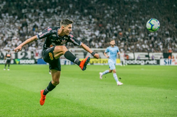 Mateus Vital na partida contra o Grêmio, pelo Campeonato Brasileiro, na Arena Corinthians