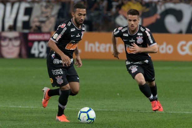 Clayson e Ramiro no jogo contra o Grêmio, na Arena Corinthians, pelo Brasileirão