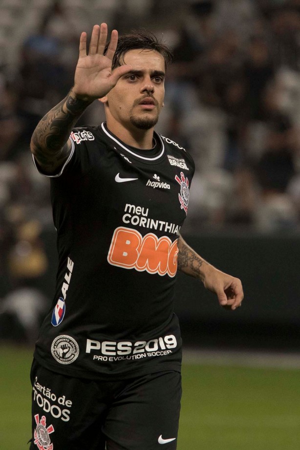 Fagner no duelo contra o Grêmio, pelo Brasileirão, na Arena Corinthians