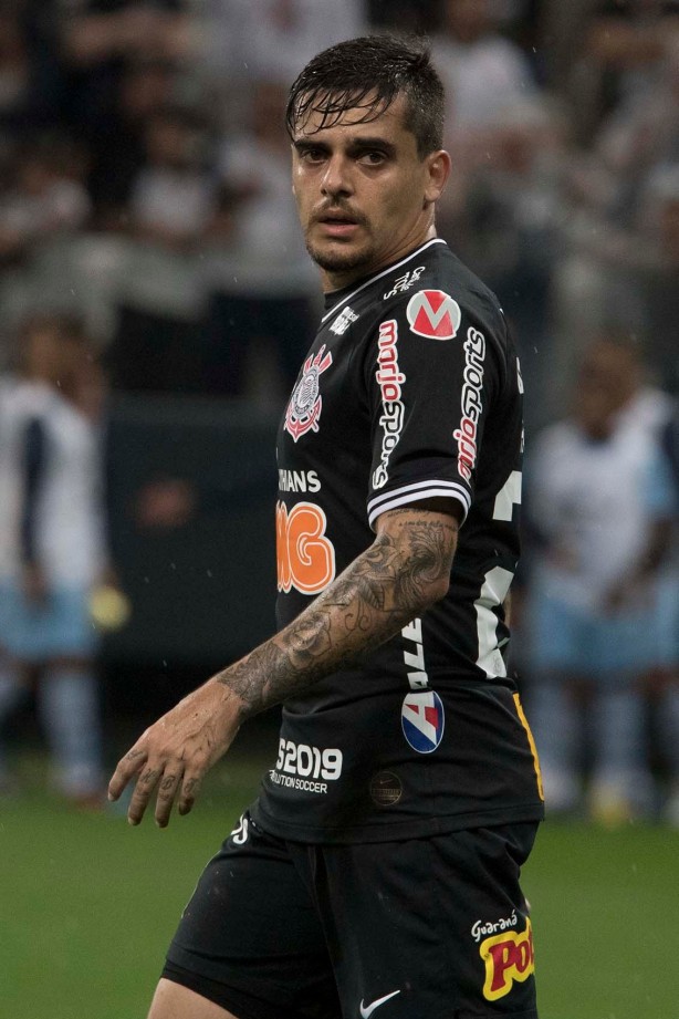 Lateral Fagner em duelo contra o Grêmio, pelo Campeonato Brasileiro