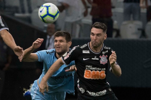 Mauro Boselli no jogo contra o Grêmio, pelo Brasileirão