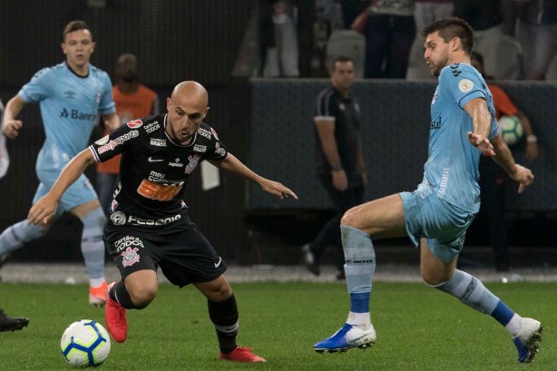 Meia Régis fez sua estreia diante do Grêmio, na Arena Corinthians, pelo Brasileirão