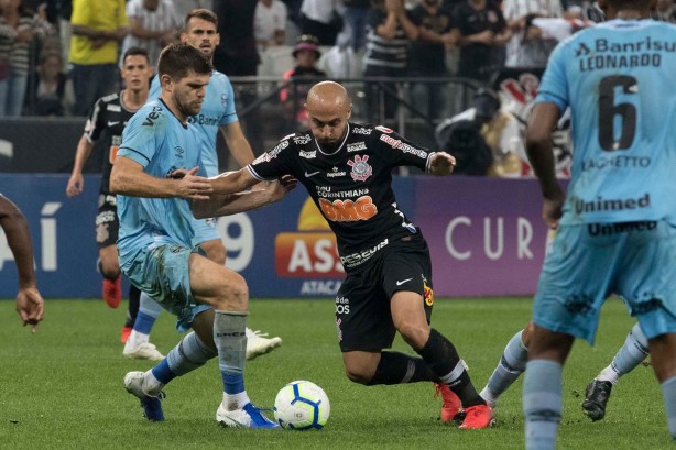 Régis estreou contra o Grêmio, na Arena Corinthians