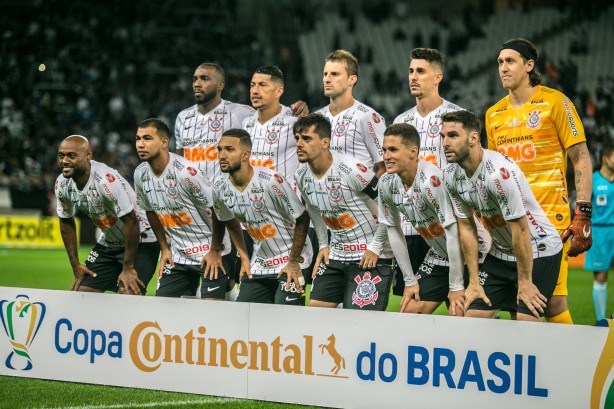 Enquanto não chegam os reforços quem é o time ideal para sair jogando? A torcida respondeu 