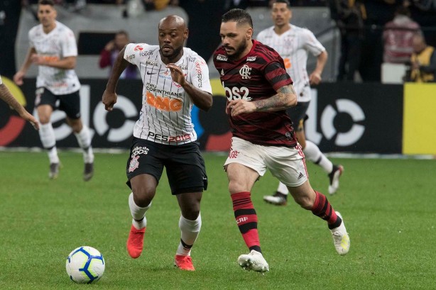 Love durante jogo contra o Flamengo, pelas oitavas de ...