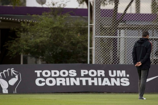 Carille comandou o primeiro treino após derrota para o Flamengo