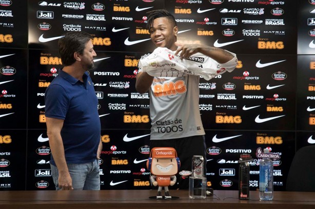 Duílio apresenta Matheus Jesus como novo reforço do Timão