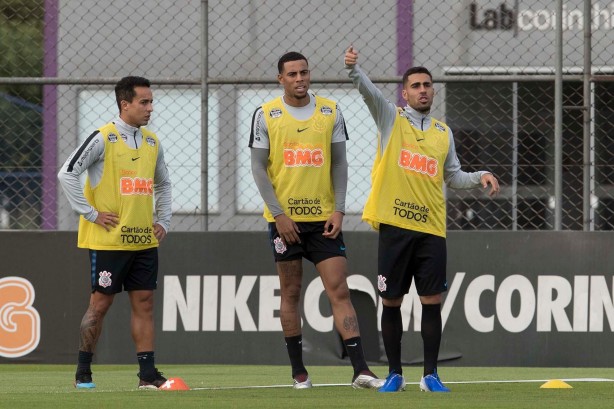 Jadson, Gustavo e Gabriel no treino de hoje no CT Joaquim Grava