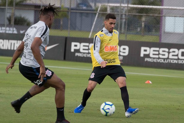 Matheus Jesus e Gabriel treinam no CT Joaquim Grava