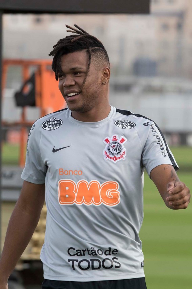 Matheus Jesus no treinamento de hoje no CT Joaquim Grava
