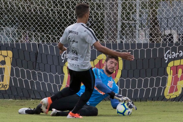 Pedrinho e Caíque França no treino de hoje no CT Joaquim Grava