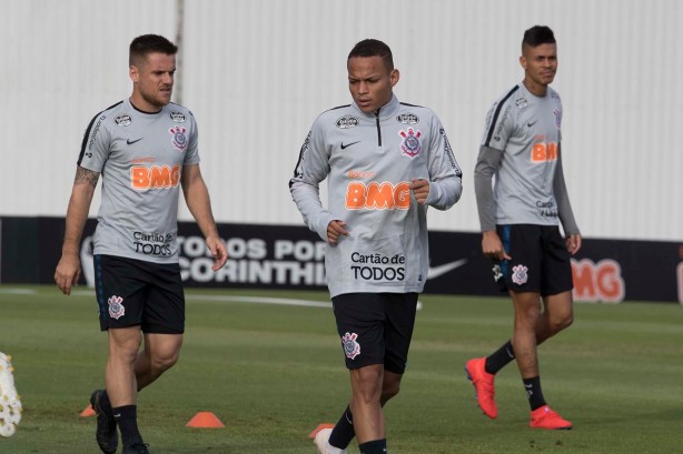 Ramiro, Janderson e Richard treinam no CT Joaquim Grava