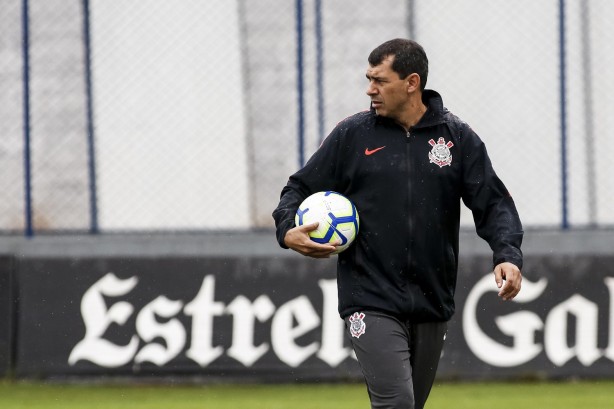 Carille no último treino do Corinthians antes do duelo contra o Athletico-PR