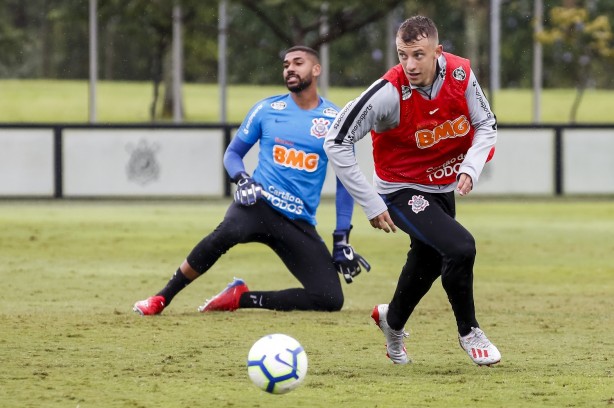 Carlos Augusto e Filipe no treino deste sábado no CT Joaquim Grava