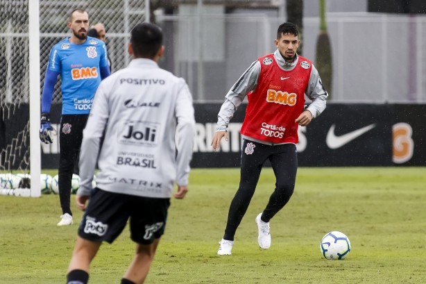 Pedro Henrique no último treino do Corinthians antes do duelo contra o Athletico-PR