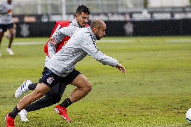 Régis e Pedro Henrique no treino deste sábado no CT Joaquim Grava