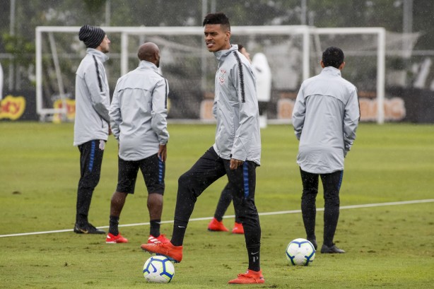 Richard no último treinamento antes do jogo contra o Athletico-PR
