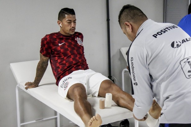 Jogadores chegam para enfrentar o Athletico-PR