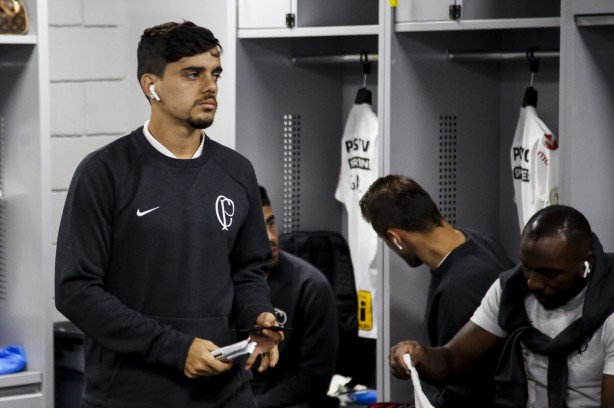 Jogadores chegam para enfrentar o Athletico-PR