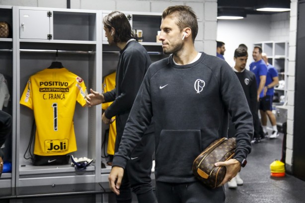 Jogadores chegam para enfrentar o Athletico-PR