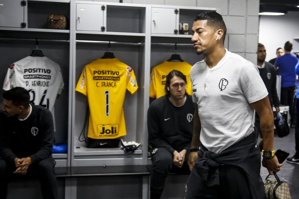 Jogadores chegam para enfrentar o Athletico-PR