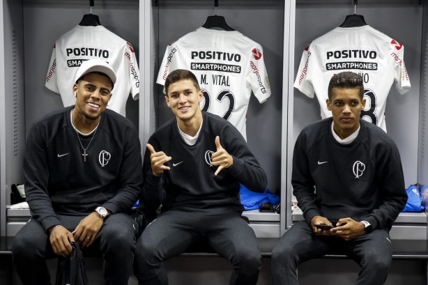 Jogadores chegam para enfrentar o Athletico-PR