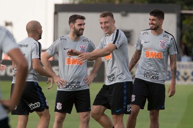 Carlos, Boselli e Pedro Henrique treinando no CT Joaquim Grava