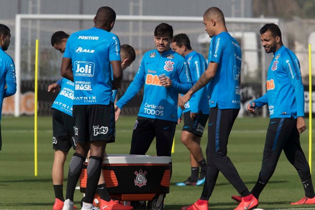 Fagner durante o treino desta terça-feira no CT Joaquim Grava