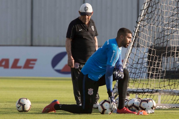 Goleiro Diego durante treinamento desta quarta-feira no CT Joaquim Grava