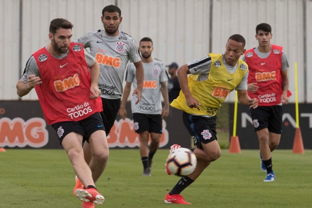 Jogadores treinaram nesta segunda-feira no CT JoaquimGrava